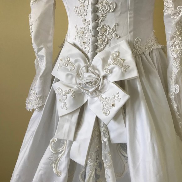 Unworn MAKE OFFER! Satin Beaded Wedding Gown Cathedral Length Train Lace Sleeve - Picture 11 of 13